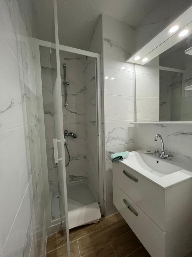 Appartement 2 Pieces En Rez De Jardin Avec Parking Et Piscine Villeneuve-Loubet Luaran gambar