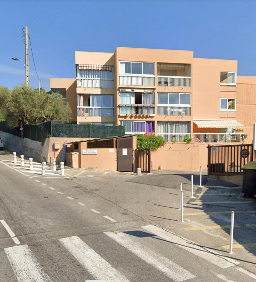 Appartement 2 Pieces En Rez De Jardin Avec Parking Et Piscine Villeneuve-Loubet Luaran gambar