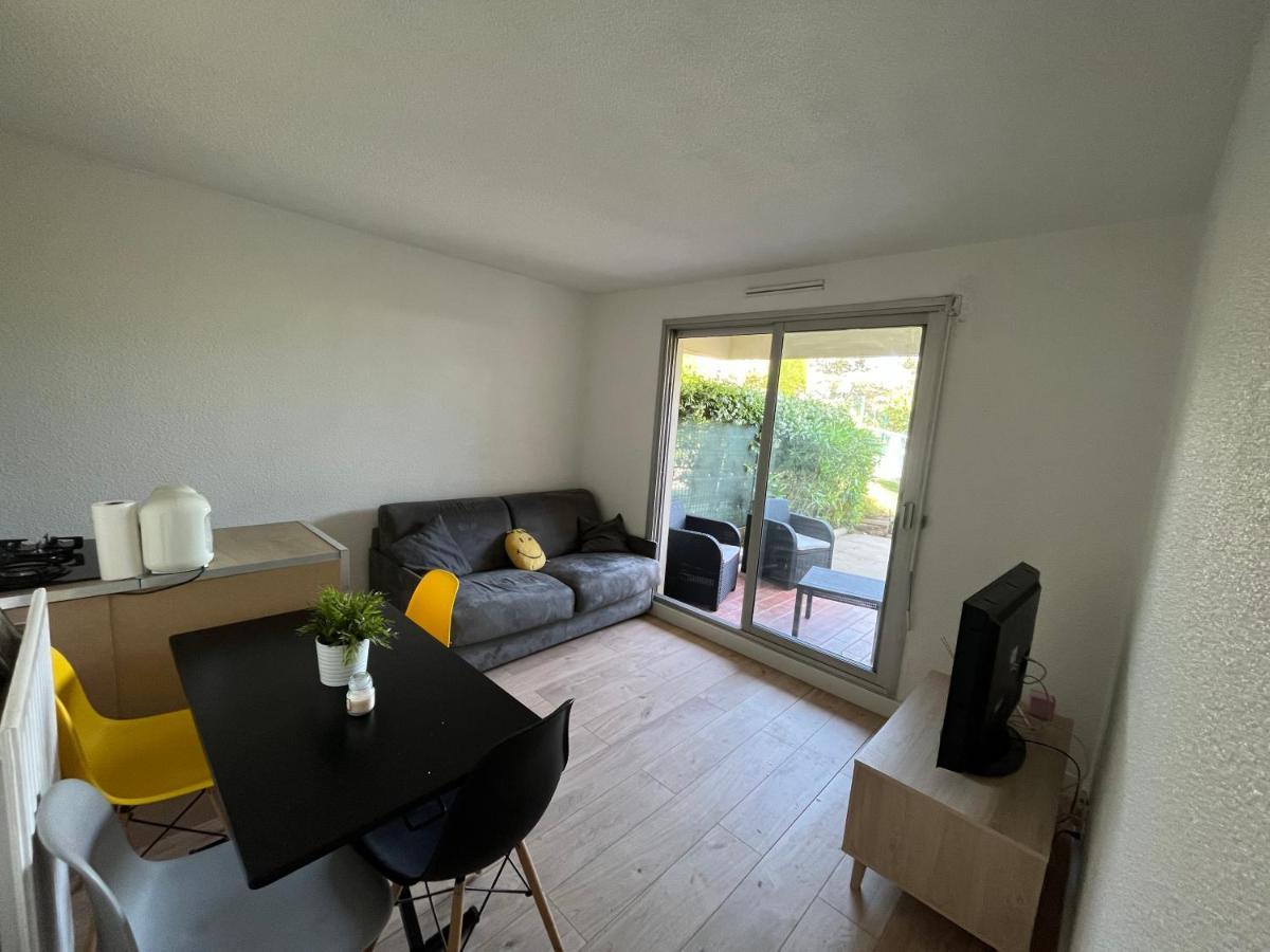 Appartement 2 Pieces En Rez De Jardin Avec Parking Et Piscine Villeneuve-Loubet Luaran gambar